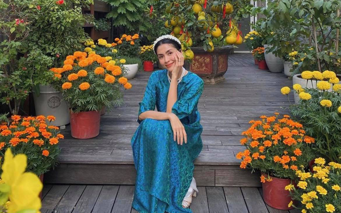 Thế nào là nhan sắc “đỉnh của chóp”, nhìn loạt ảnh Hà Tăng diện áo dài mừng Tết bên trong biệt thự triệu đô là rõ!