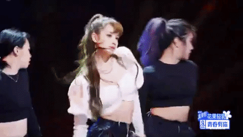 Khoe body siêu thực trong bộ ảnh mới, Lisa (BLACKPINK) khiến fan mong chờ màn sexy dance bùng cháy tại Thanh Xuân Có Bạn 3 - Ảnh 12.