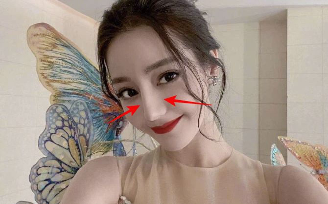 Tranh cãi ảnh selfie của Địch Lệ Nhiệt Ba: Tưởng đẹp như tiên tử ai ngờ chiếc mũi &quot;biến dạng&quot; bị chê thậm tệ