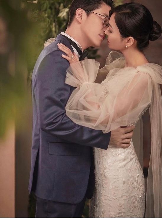 Couple hot nhất Penthouse tung ảnh cưới: Không phải màn khóa môi, body tuyệt mỹ của ác nữ Kim So Yeon mới là tâm điểm - Ảnh 2.