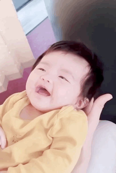 Con gái Đông Nhi chưa tròn 1 tuổi đã là “thánh hóng chuyện”: Miễn được gọi là toe toét cười, giờ mới hiểu sao được bố mẹ “nghiện” thế! - Ảnh 4.