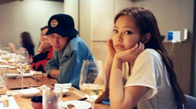 Góc gây lú: G-Dragon vừa tan vỡ với Lisa ở Việt Nam đã sang Hàn hẹn hò Jennie, tất cả là vì nhân vật này! - Ảnh 6.