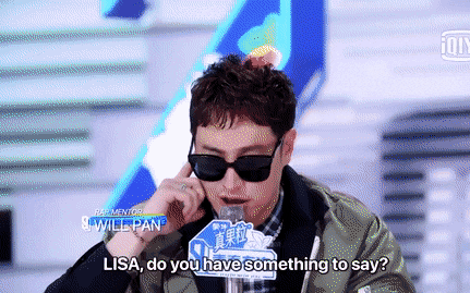 Lisa "đơ như cây cơ" vì mạng bị lag ở Thanh Xuân Có Bạn khiến fan cười xỉu