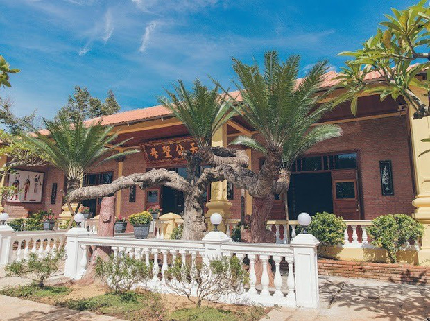 Lý Nhã Kỳ giàu có thế nào: Bạch dinh dát vàng, biệt phủ rộng 10.000m2, mới nhất là biệt thự 4 tầng hoành tráng - Ảnh 8.