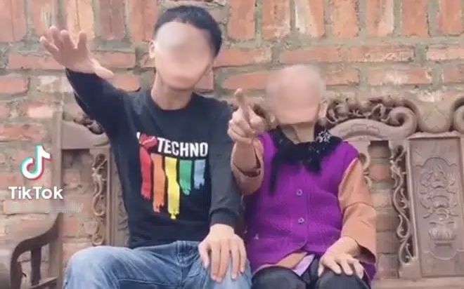 TikToker lôi kéo người già làm clip chúc Tết câu like phản cảm, bị &quot;ném đá&quot; tới mức phải xoá vội?