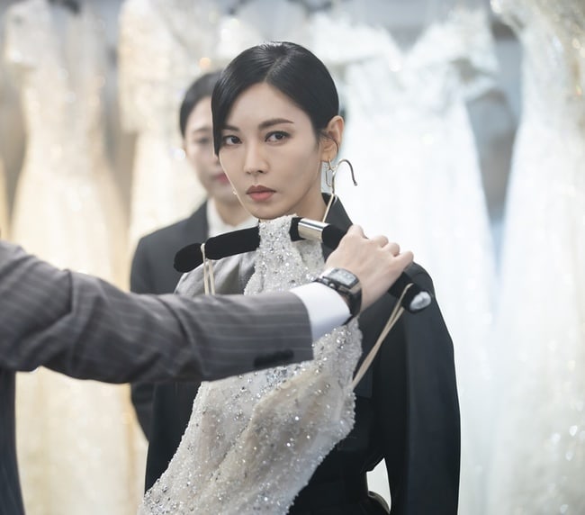 Lăn giường chán chê mới được cưới, sao biểu cảm của cô dâu Seo Jin (Penthouse 2) lại cay cú thế nhỉ? - Ảnh 2.