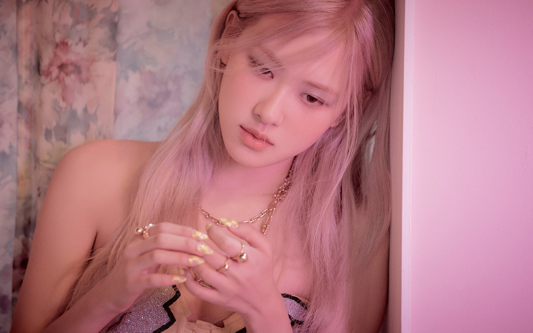 Knet thất vọng vì Rosé (BLACKPINK) hát tiếng Anh khi debut solo, chiều lòng khán giả quốc tế mà bỏ bê fan Hàn?