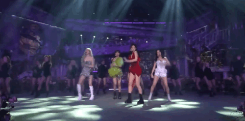 Điểm chung 2 mỹ nhân sát trai nhất Kpop Jennie - Taeyeon: Từ dính phốt thái độ, cà khịa thành viên cùng nhóm đến chiêu trò hẹn hò? - Ảnh 15.