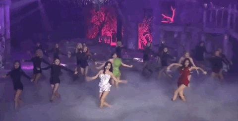 Điểm chung 2 mỹ nhân sát trai nhất Kpop Jennie - Taeyeon: Từ dính phốt thái độ, cà khịa thành viên cùng nhóm đến chiêu trò hẹn hò? - Ảnh 16.