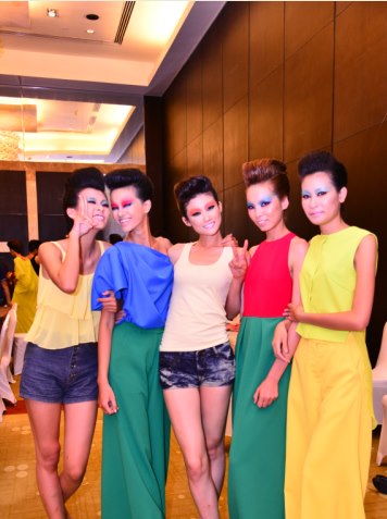 Nữ sinh mặc đồng phục, đi dép lê thi Vietnams Next Top Model năm nào nay đã từ bỏ giấc mơ và đi lấy chồng - Ảnh 11.