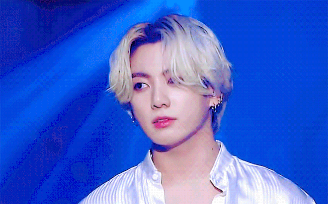 Jungkook (BTS) tự ti vì main vocal nhóm khác đã hát hay lại còn đẹp trai, tranh thủ luyện tập mọi lúc mọi nơi để không thua kém