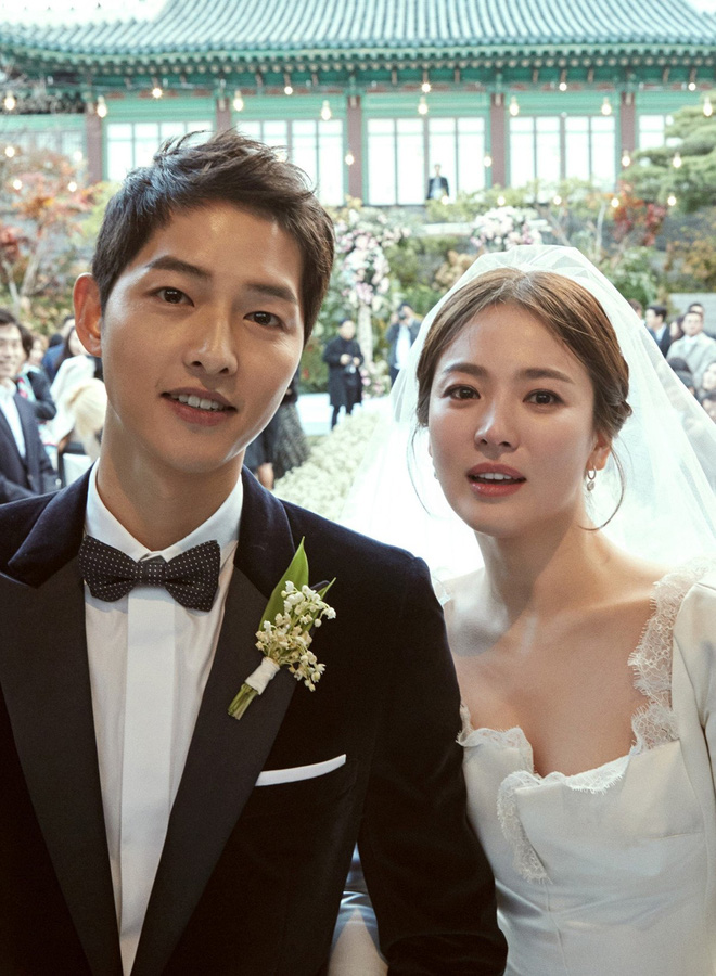 Song Joong Ki - Song Hye Kyo cùng đăng ảnh giống nhau đến bất ngờ, quay lại sau 2 năm ly hôn hay gì? - Ảnh 6.