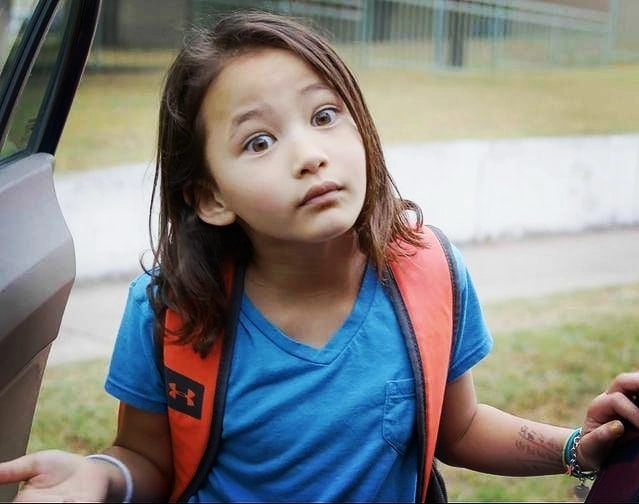 Sao nhí 9 tuổi gây nổ bom tấn Godzilla vs. Kong: Cô bé lai Hàn - Mỹ bị điếc, gia đình 4 đời khiếm thính và kỳ tích khiến thế giới trầm trồ - Ảnh 7.