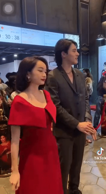Kaity Nguyễn và Khương Lê đu đưa theo Dynamite của BTS tại họp báo phim, trai xinh gái đẹp nhìn mà mê - Ảnh 2.
