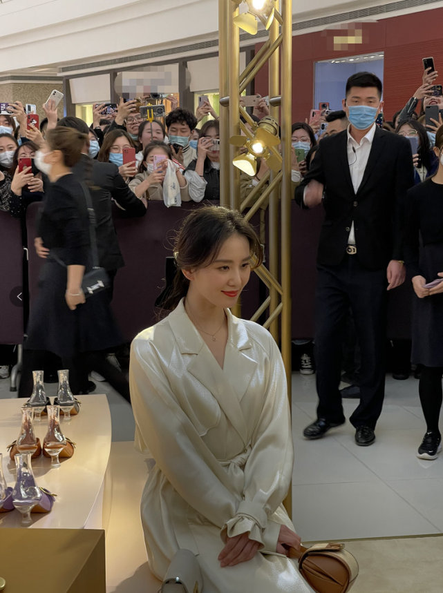 Visual 6 tiểu Hoa đán qua cam thường: Angela Baby đỉnh chóp, Dương Mịch ngày càng dừ, Lưu Diệc Phi tuột dốc đến mức gây sốc - Ảnh 5.