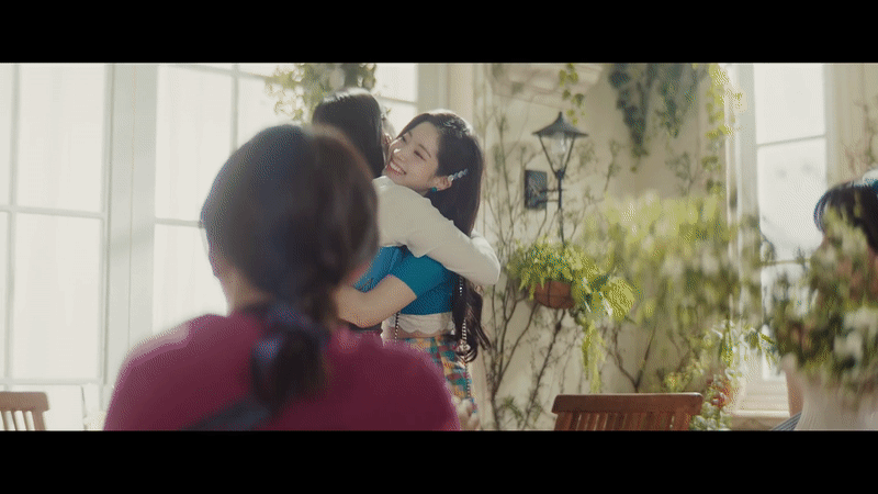 TWICE vừa chốt comeback Hàn đã tung MV Nhật: 1 thành viên mất tích ở loạt cảnh vũ đạo, hình ảnh xịn xò được khen tới tấp - Ảnh 2.