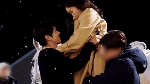 9 cặp đôi đẹp nhức nách ở phim Hàn: Kim Soo Hyun - Seo Ye Ji bao giờ công khai như Son Ye Jin nhỉ? - Ảnh 19.