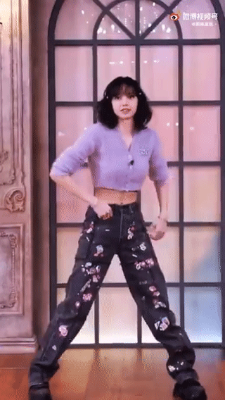 Lisa (BLACKPINK) đúng đỉnh khi hướng dẫn cách truyền tải nỗi buồn vào vũ đạo, đang vui cũng phải não nề! - Ảnh 2.