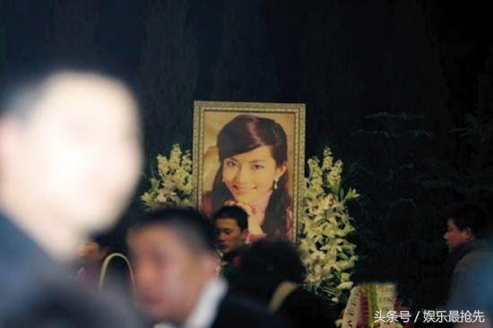 Mối tình đầu của Huỳnh Hiểu Minh: Khiến thiếu gia Bắc Kinh mê mệt, di nguyện đau đớn được mặc váy cưới trong tang lễ chính mình - Ảnh 6.