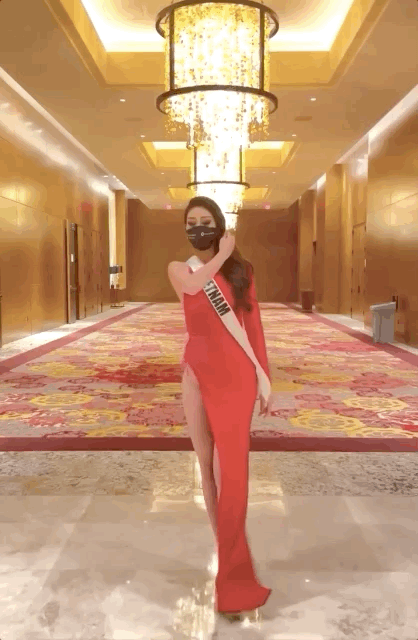 Khánh Vân diện váy xẻ cao đọ chân dài miên man bên dàn đối thủ Miss Universe, xoay 1 cú khiến dân tình “toát mồ hôi” - Ảnh 5.