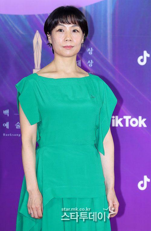Siêu thảm đỏ Baeksang 2021: Song Joong Ki - Kim Soo Hyun át cả nữ thần Suzy, “ác nữ” Kim So Yeon o ép vòng 1 dẫn đầu đoàn sao Penthouse - Ảnh 42.