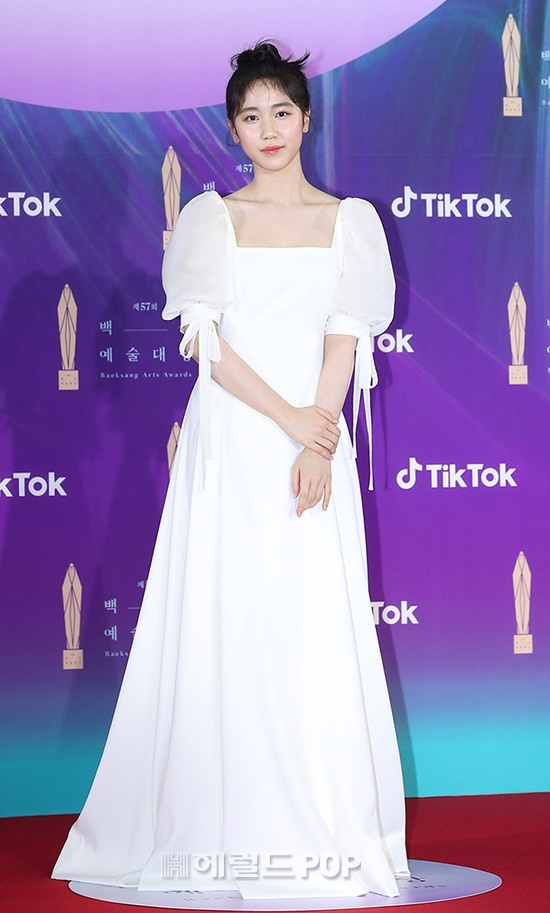 Siêu thảm đỏ Baeksang 2021: Song Joong Ki - Kim Soo Hyun át cả nữ thần Suzy, “ác nữ” Kim So Yeon o ép vòng 1 dẫn đầu đoàn sao Penthouse - Ảnh 31.