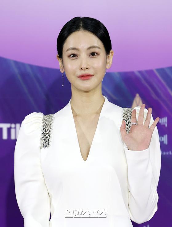 Siêu thảm đỏ Baeksang 2021: Song Joong Ki - Kim Soo Hyun át cả nữ thần Suzy, “ác nữ” Kim So Yeon o ép vòng 1 dẫn đầu đoàn sao Penthouse - Ảnh 29.