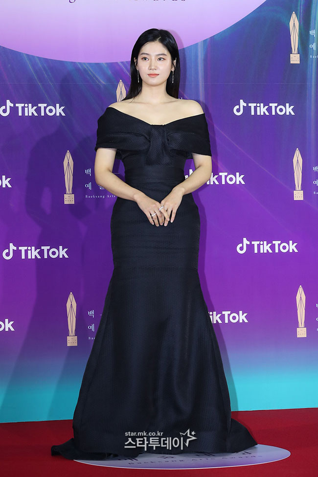 Siêu thảm đỏ Baeksang 2021: Song Joong Ki - Kim Soo Hyun át cả nữ thần Suzy, “ác nữ” Kim So Yeon o ép vòng 1 dẫn đầu đoàn sao Penthouse - Ảnh 33.