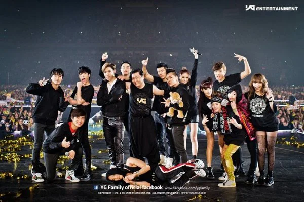 Bồi hồi nhìn lại bức ảnh YG Family 10 năm trước giờ đã mất đi 12 người, chỉ còn lại BIGBANG mà thôi - Ảnh 5.