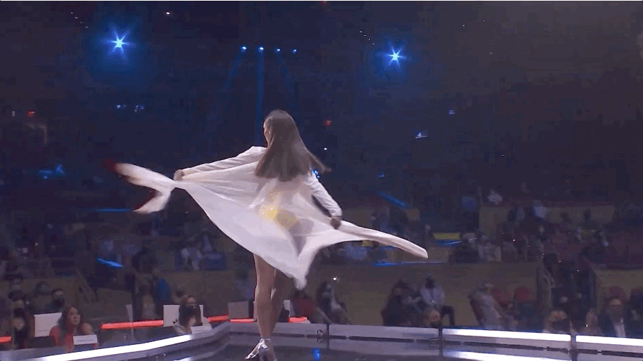 Bán kết Miss Universe 2020: Khánh Vân trổ tài catwalk cực đỉnh trong váy dạ hội nổi bần bật “chặt đẹp” đối thủ, loạt nàng hậu gặp sự cố! - Ảnh 31.