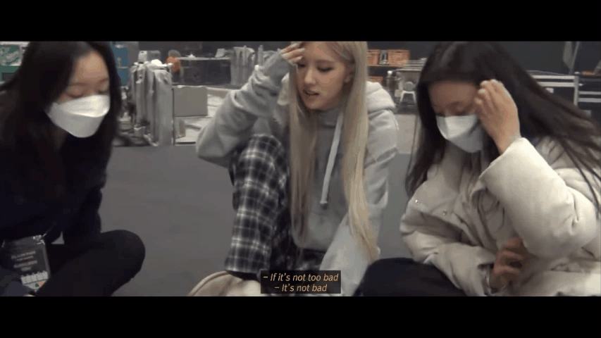 Fan phát xót khi giờ mới biết Rosé (BLACKPINK) phải nẹp cổ chấn thương, lý do netizen chê diễn tệ khi debut là đây? - Ảnh 15.