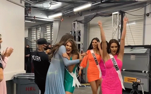 Cảm xúc khi lọt top 21 Miss Universe thế nào? Biểu cảm của Khánh Vân ở hậu trường hé lộ tất cả!