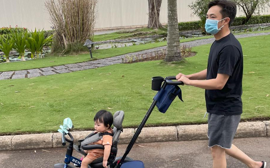 Cường Đô La bị nhắc nhở vì không đeo khẩu trang cho ái nữ giữa mùa dịch Covid-19, Đàm Thu Trang giải thích liệu có hợp lý?