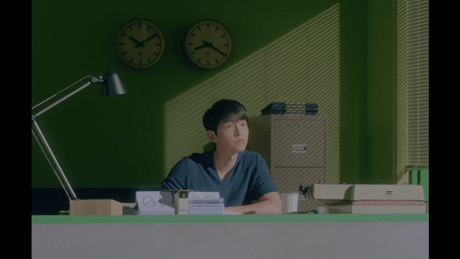 3 phút 50 giây chìm trong visual hạng nhất Song Joong Ki và đi kèm là bài hát sau chia tay nghe qua đã thấy buồn của Heize - Ảnh 6.