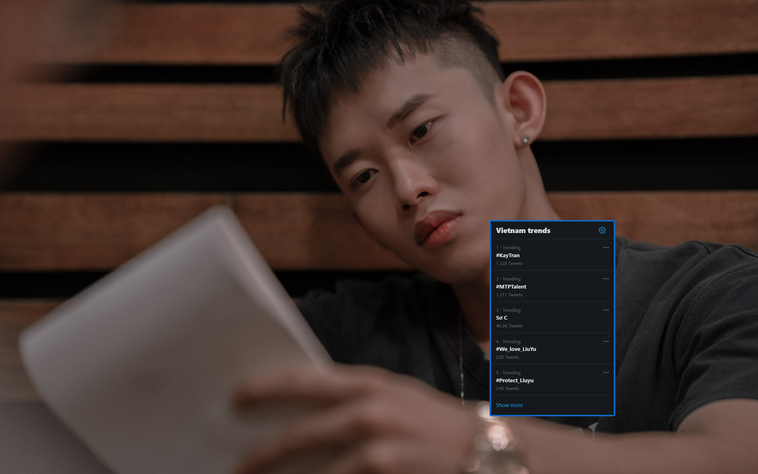 Gà cưng của &quot;Sếp Tùng&quot; ngồi chễm chệ trên top trending ngay sau khi nhá hàng sản phẩm âm nhạc mới