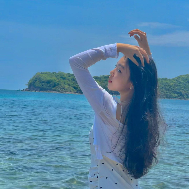 Con gái Quyền Linh đi làm vườn mà bùng nổ visual với vẻ ngoài xinh xỉu, để mặt mộc cũng không thể dìm được - Ảnh 5.