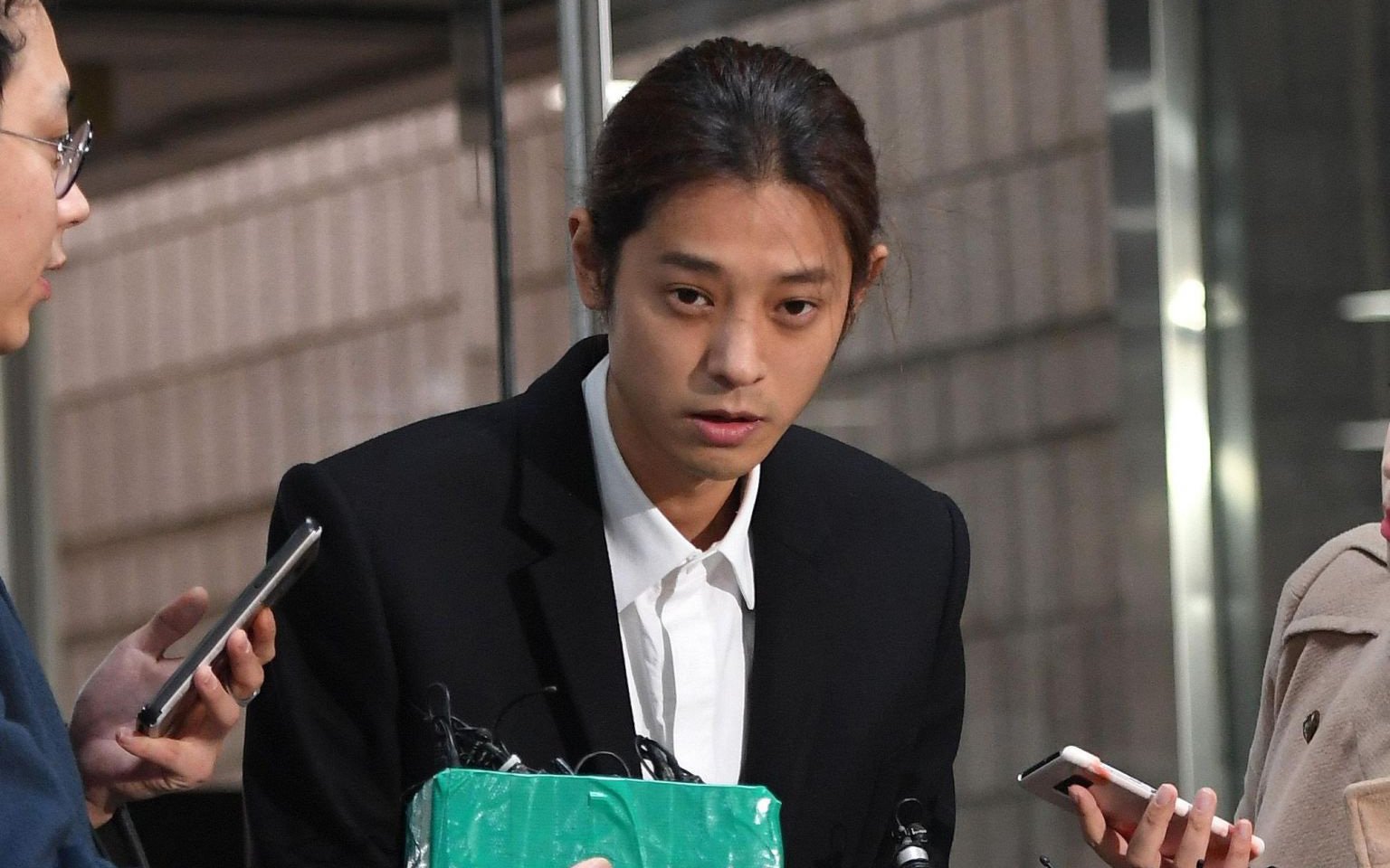 Biến mới Kbiz: Đang ngồi tù, Jung Joon Young bị bạn gái cũ đệ đơn lên hẳn Nhà Xanh tố làm trò đồi bại sau 5 năm huỷ kiện