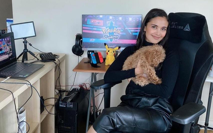 Cựu Hoa hậu Thế giới người Philippines bất ngờ chuyển hướng sang làm streamer game