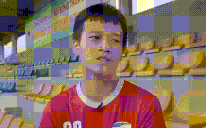 Tiền vệ tuyển Việt Nam cover hit Sơn Tùng, Đoàn Văn Hậu - Tiến Linh vội &quot;triệu hồi&quot; chiến hữu vào &quot;bóc phốt&quot; tới bến