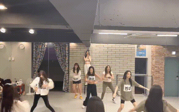 Nhóm nữ 12 năm thể hiện vũ đạo đều đến kinh ngạc dù đã U40, Knet hò reo: &quot;Xin hãy tái ra mắt lần nữa!&quot;