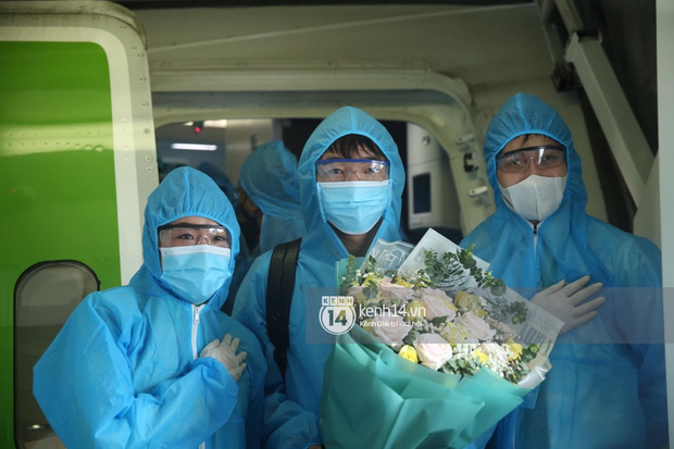 Đây là số phận hẩm hiu của bộ đồ bảo hộ “boy khổng lồ” Đoàn Văn Hậu mặc về Việt Nam, toang nhất khu vòng 3! - Ảnh 8.