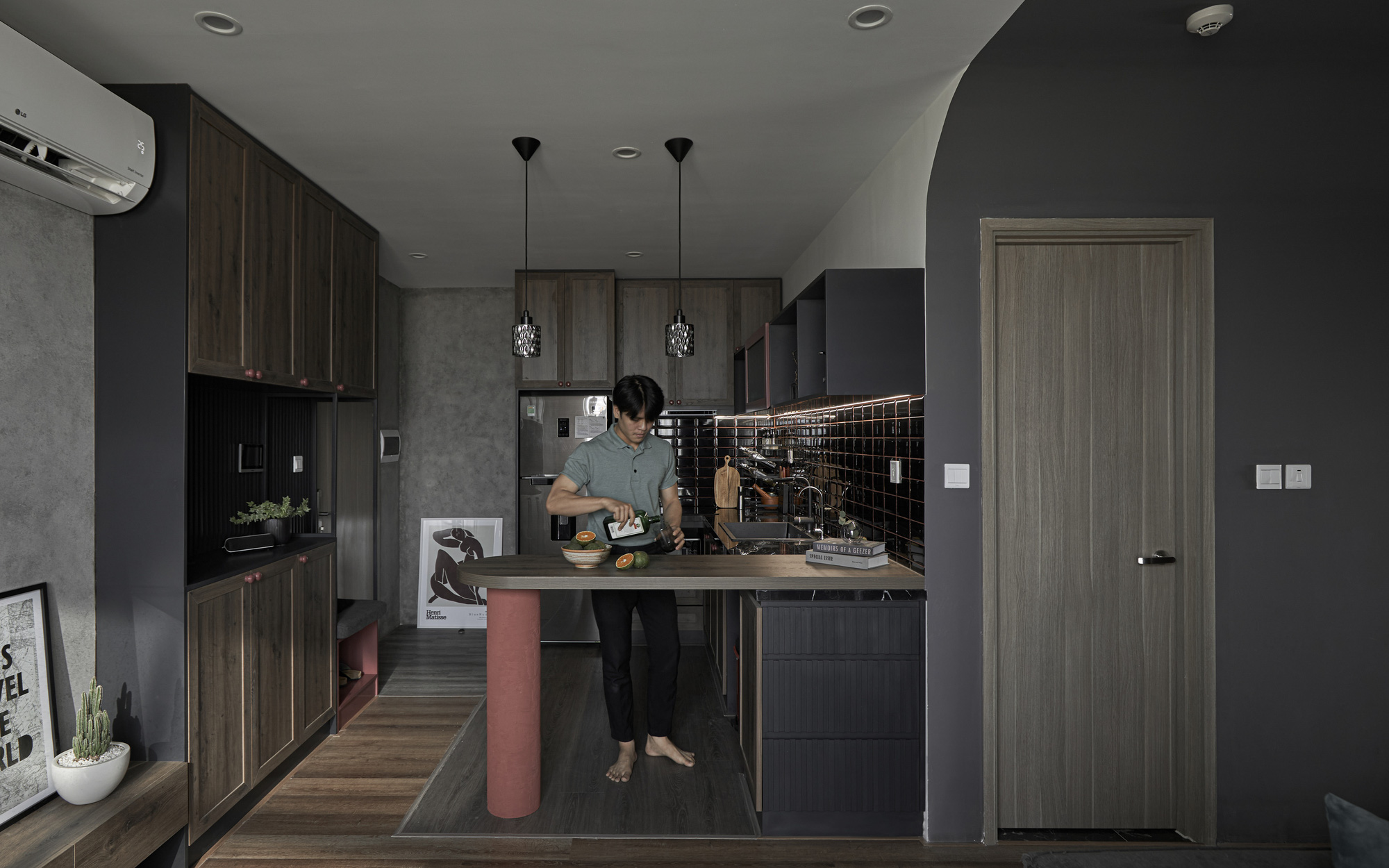Mua nhà Vinhomes, trai Sài Gòn &quot;đập&quot; thêm 320 triệu để thiết kế không gian cực nghệ, lại chọn toàn tone màu khó chơi
