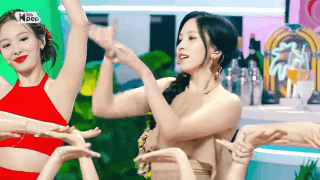 Mina (TWICE) nhảy nhót kiểu gì mà fan cho biến luôn thành cô bartender pha chế cocktail, dân tình xem xong say như điếu đổ - Ảnh 1.