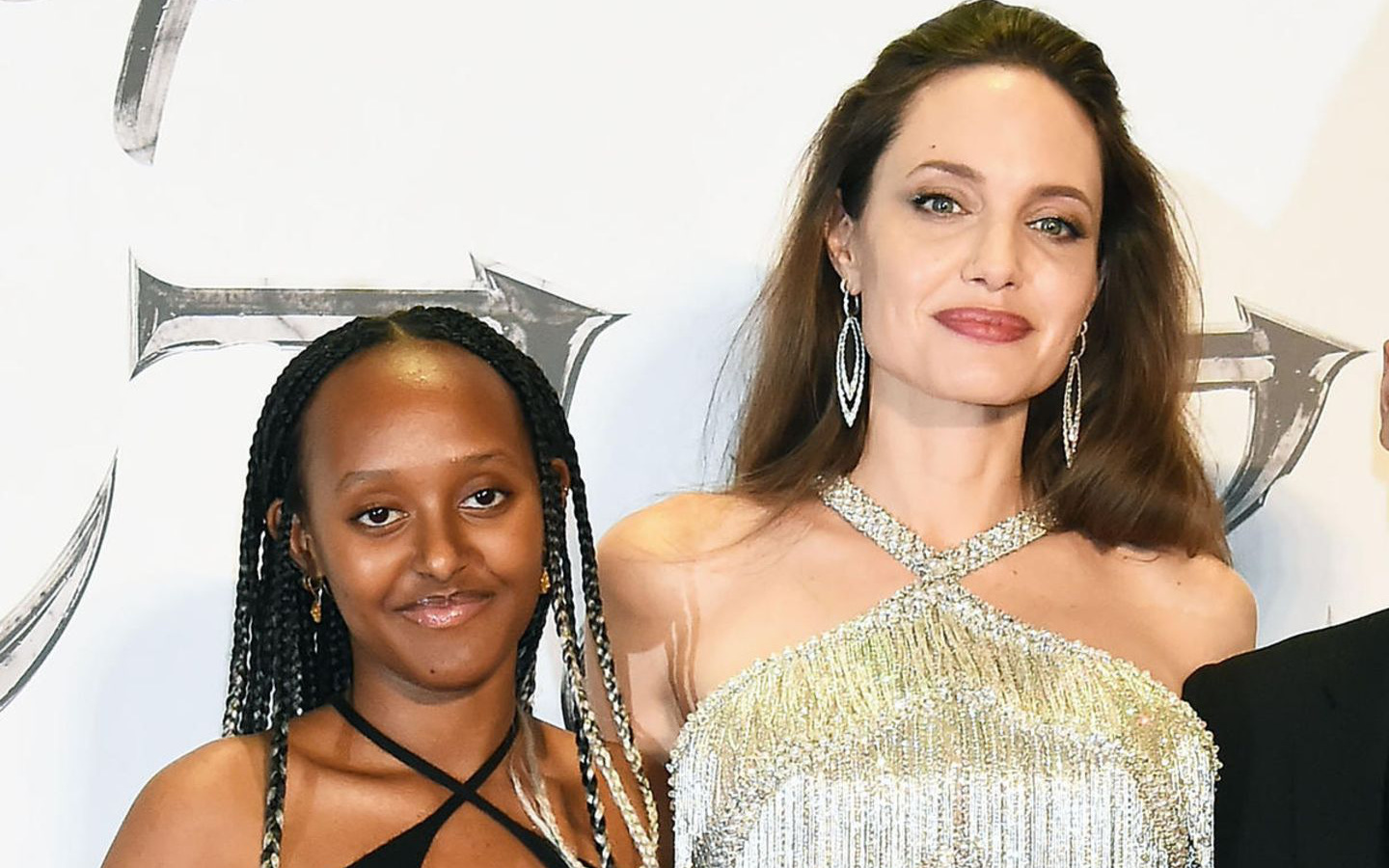 Angelina Jolie bóc trần mặt tối ngành y, tức tưởi kể chuyện đưa con đi phẫu thuật: “Y tá bảo hãy gọi bác sĩ nếu da cháu chuyển màu hồng”