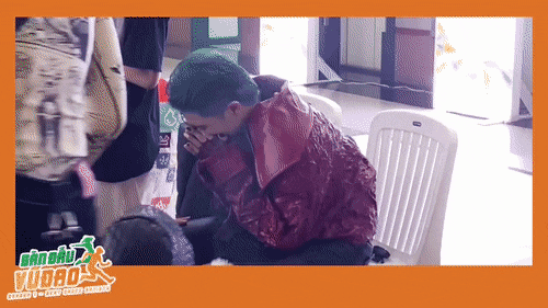 Bị chê sai đề, thành viên nhóm nhạc em trai MAMAMOO khóc nức nở trong hậu trường Sàn Đấu Vũ Đạo - Ảnh 4.