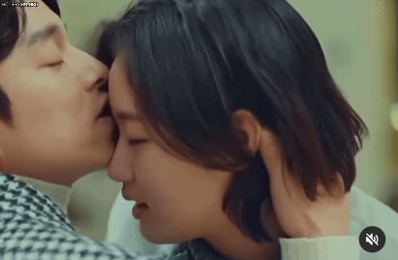 Cảnh hôn bị cắt của Gong Yoo - Kim Go Eun ở Goblin được tung ra, netizen sốc nặng sao cuồng nhiệt thế này? - Ảnh 2.
