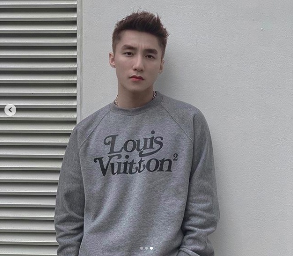 G-Dragon dạo này tóc như bà thím, thật không may Sơn Tùng cũng vậy!  - Ảnh 11.