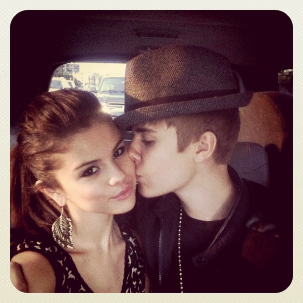 Sau 10 năm Justin Bieber vẫn giữ ảnh hôn tình cũ Selena trên Instagram dù đã cưới Hailey, fan cặp đôi vẫn làm 1 điều mỗi ngày - Ảnh 2.