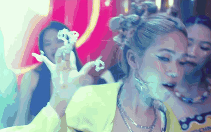 Tlinh tung MV solo: Khoe mình là một cô gái độc thân chính hiệu, không biết "cá mập con" MCK nghĩ như nào đây?