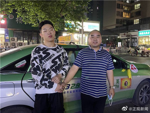 Thấy chàng trai trẻ thiếu 18 nghìn tiền taxi, bác tài hào phóng tặng luôn chẳng nghĩ ngợi, ai biết được cái kết lại bất ngờ thế này - Ảnh 2.